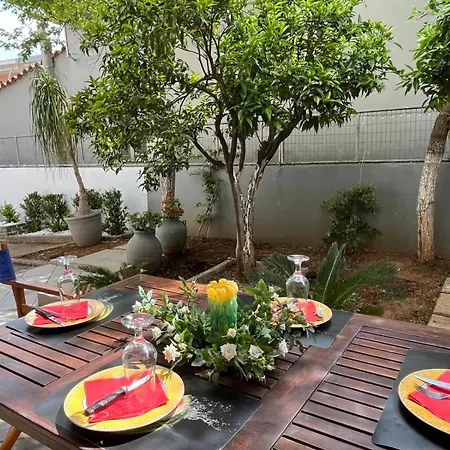 펜션 Spacious Flat With Private Garden